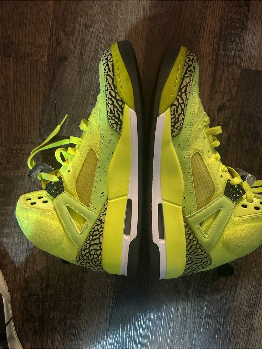 Jordan Youth High-Top Sneakers in Bright Yellow